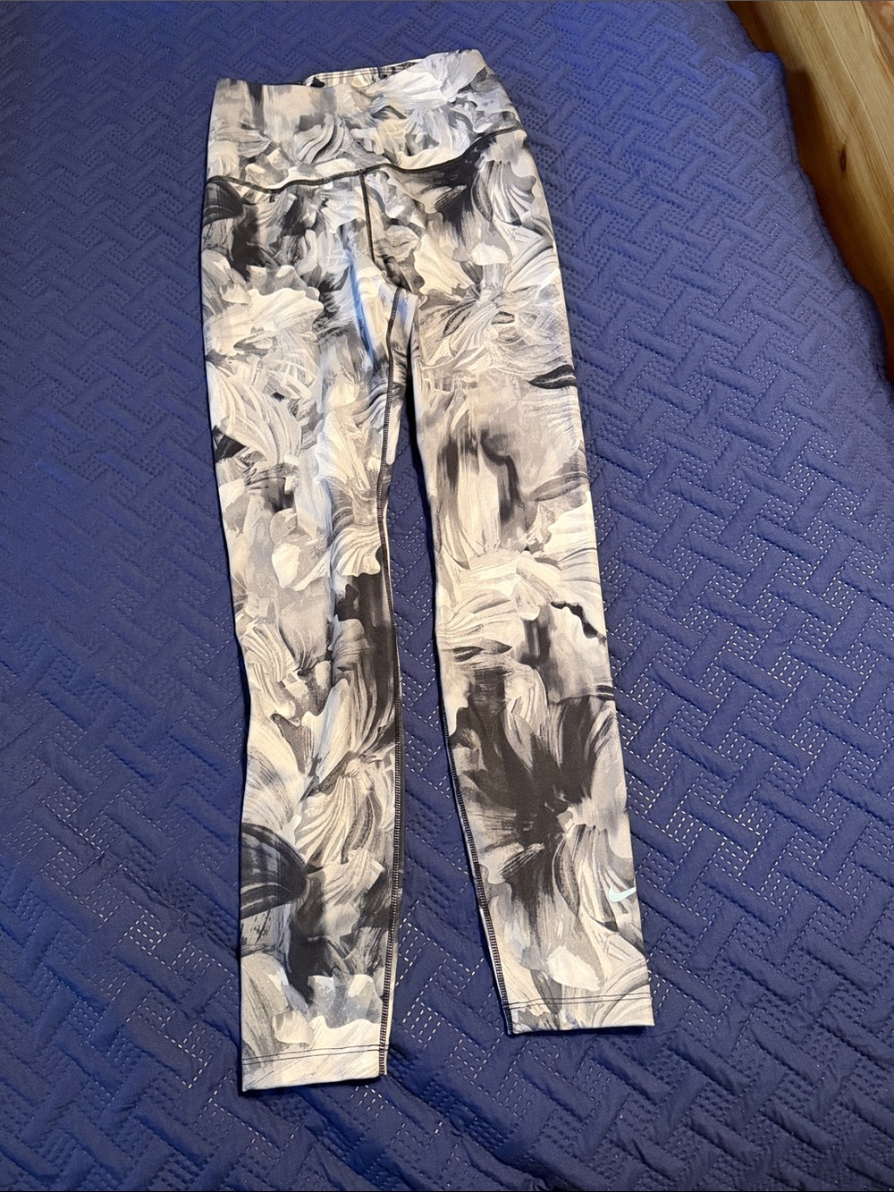 Nike Gray Floral Print Active Leggings
